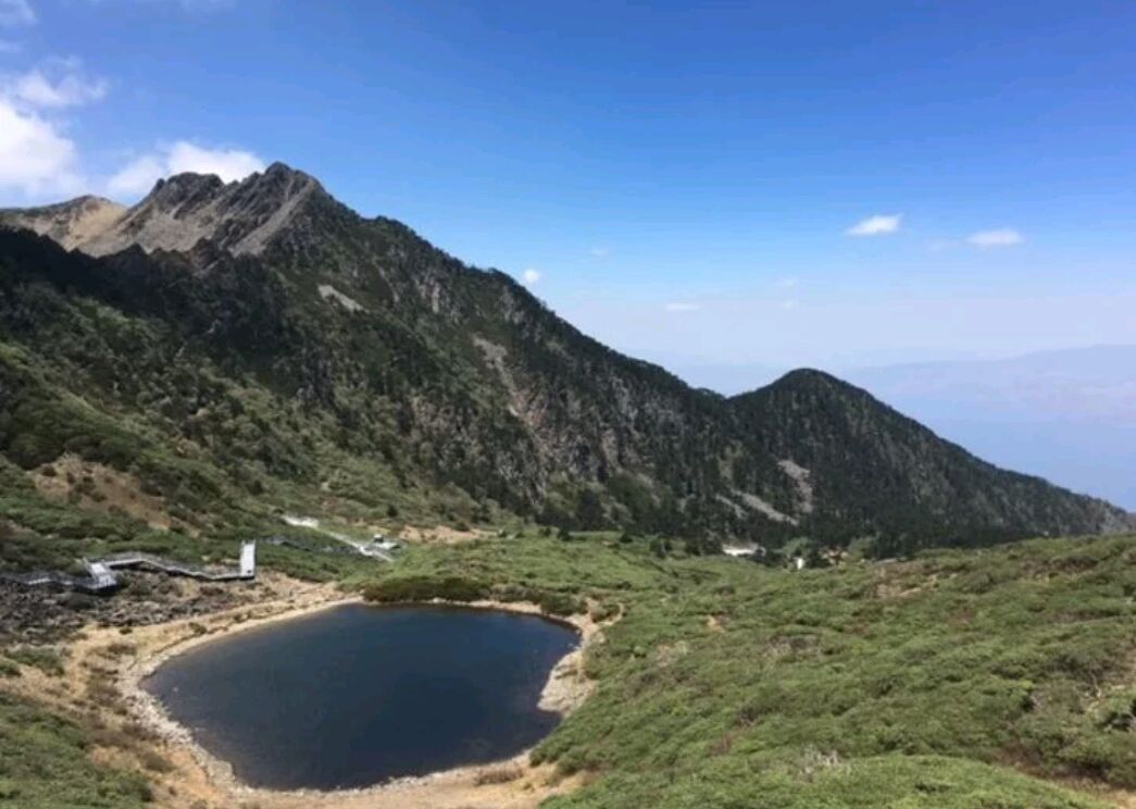 苍山：大理著名的“风花雪月”四景之一，风光秀美，巍峨壮观