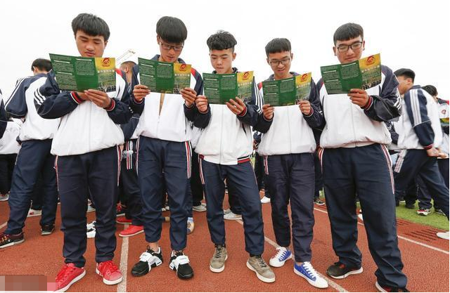 “宁读烂高中也别读职高”，3年后差距明显，家长：还好没选错