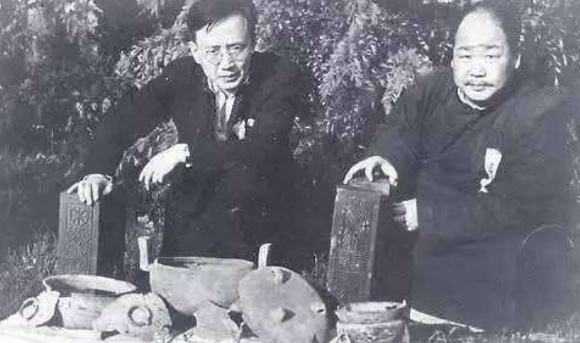 姚雪垠痛骂郭沫若：压根没认真做历史研究，靠歪曲事实来哗众取宠