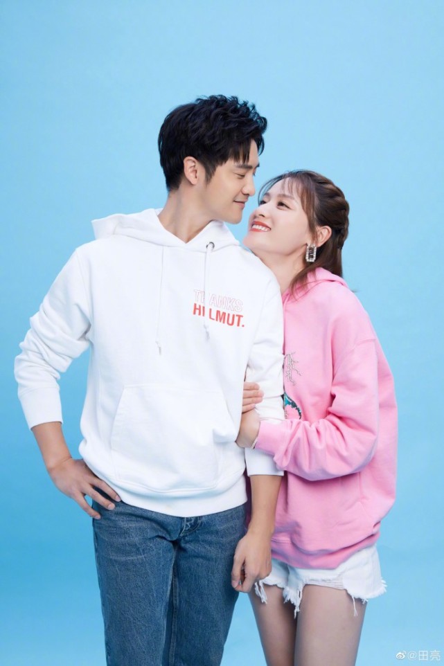 田亮晒与儿子写真，小亮仔插兜耍帅被调侃：想帅过老爸再等两年