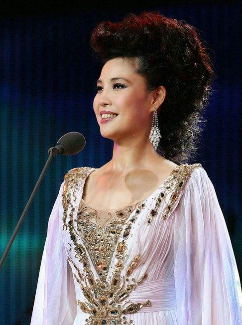 「梦鸽老师简历」24岁的孟格与51岁的李双江结婚 你认为这是孟格的"一