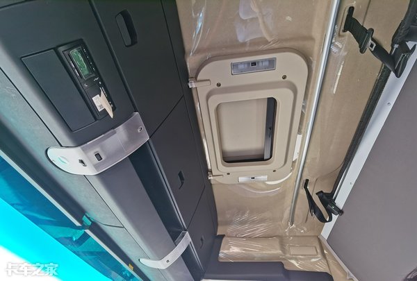 2020款重汽汕德卡牵引车配超高顶驾驶室，售价45万元值吗？