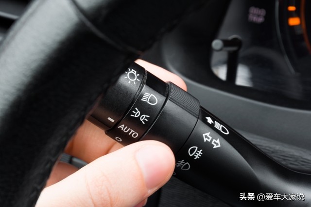 汽车电瓶真的需要定期更换吗？老司机：我的用6年了都没换