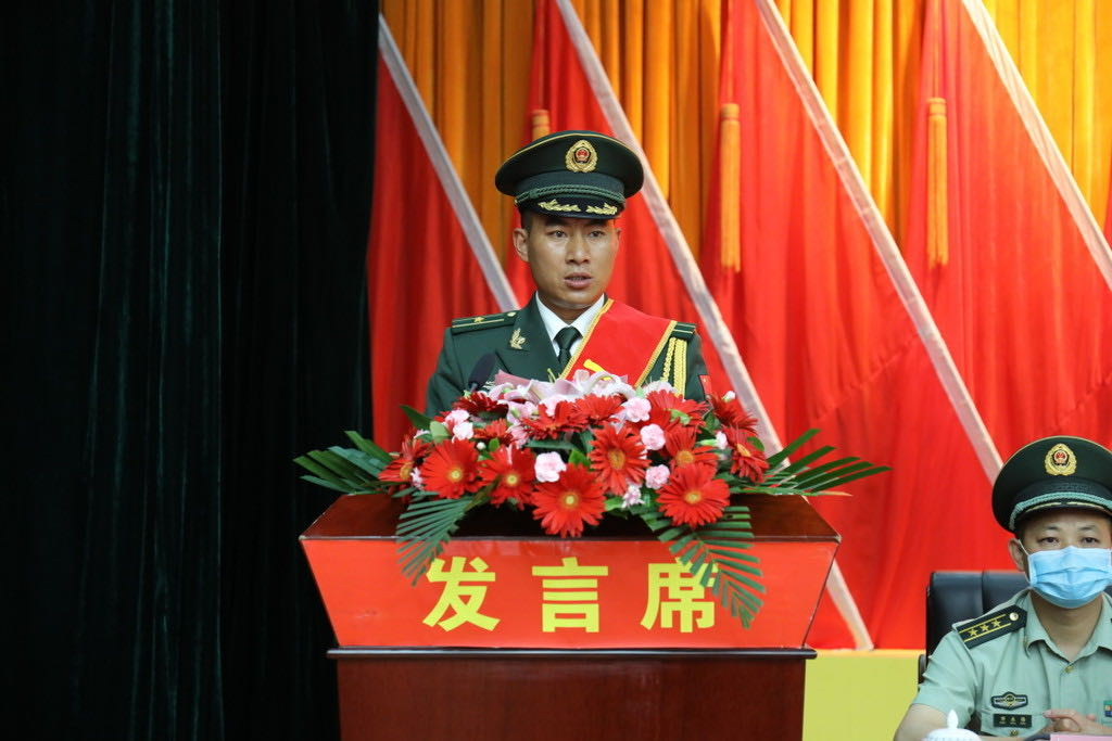 央视聚焦！从“山里娃”到军官，他吃“百家饭”长大、高考文科状元，如今荣立一等功！