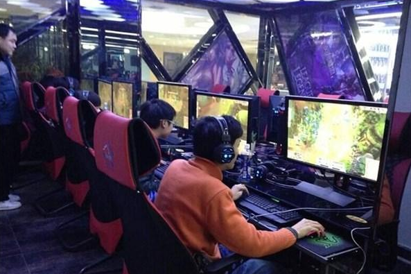 中专生被劝退复读，4次高考轻松上复旦、清北，看似励志却成笑话