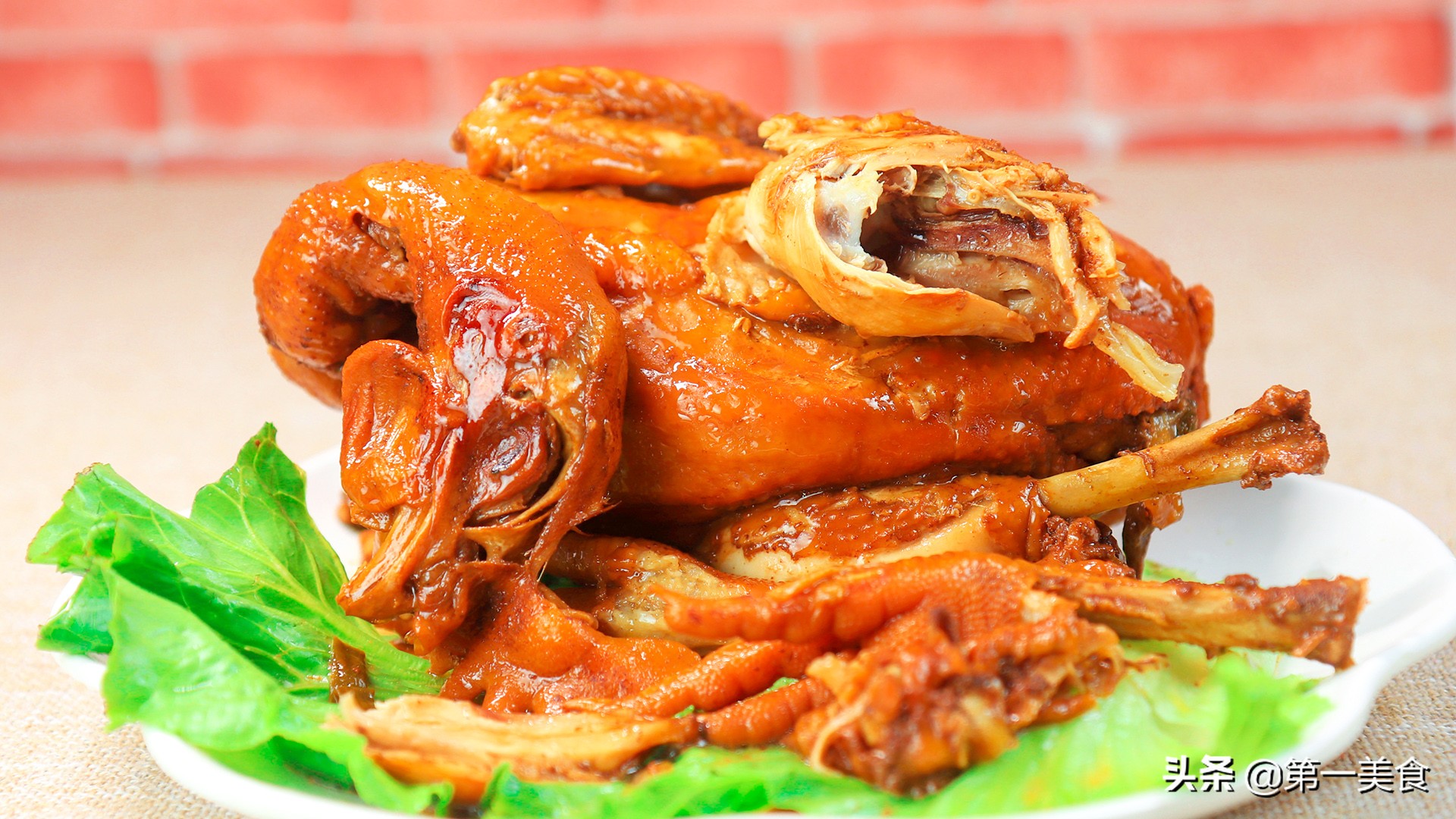 电饭锅炖鸡肉的家常做法(家庭美味，电饭锅炖鸡肉新烹饪手法)