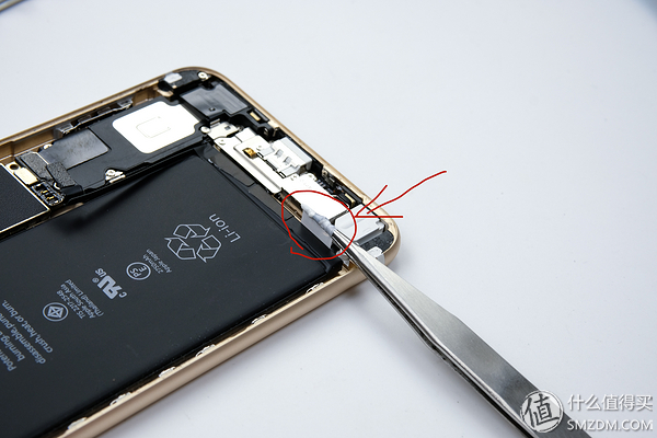 HD replaces the iPhone6S Plus battery step, telling you some details that will ignore fatal