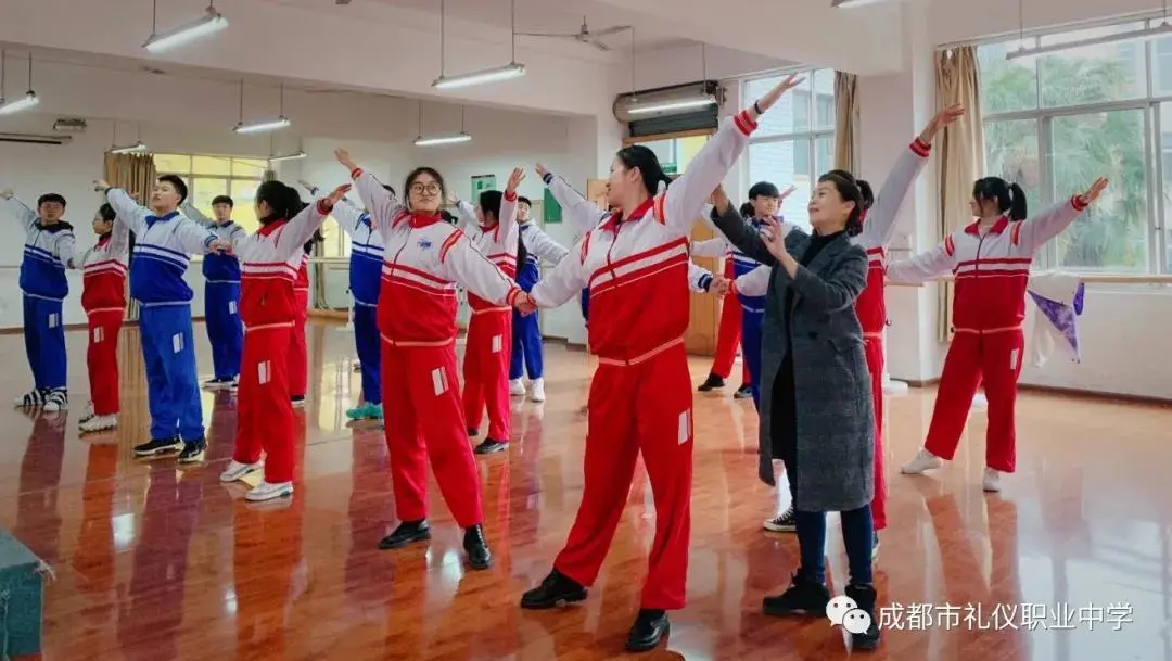 被誉为服务明星的沃土，这所学校不简单