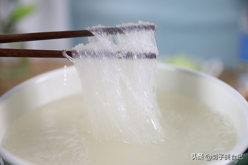 这是一道解腻凉拌菜,做法简单,味道爽口,值得收藏