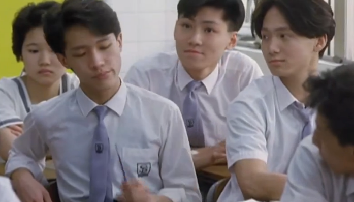 在这部1988年的老电影中，袁洁莹演女学生，林正英演警察