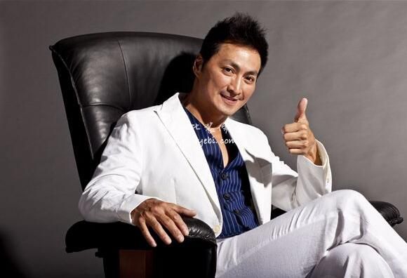 电视剧包公青天(69岁金超群再演包青天,原班人马回归却受阻,经典难续