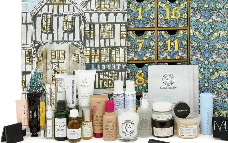 6000块的香奈儿圣诞礼盒，拆出一堆“破烂”？