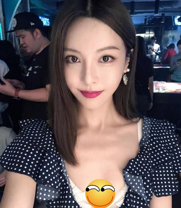 李云迪出事，他的女徒弟备受关注，靠师父出名，凭身材走红