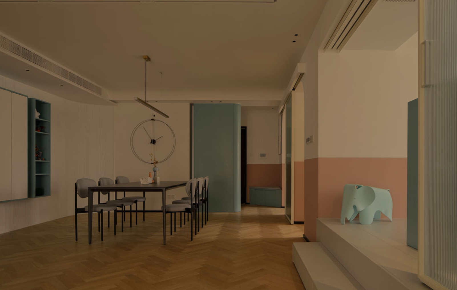 将180㎡大平层规划的如此实用，还是第一次见，全屋超温暖