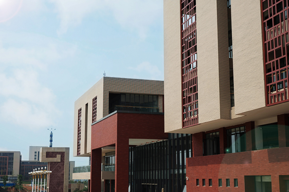 学生宿舍还有跃层双人间，眉山这所大学让隔壁学校羡慕哭了