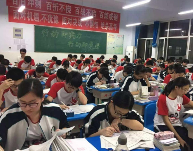 浙江“美女学霸”邵奕佳：高考719分获清华青睐，被她用5个字拒绝