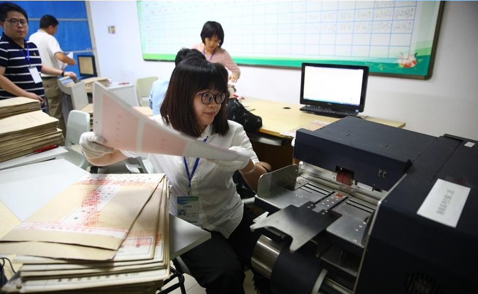 高考议论文范文及赏析（两份高考满分作文）