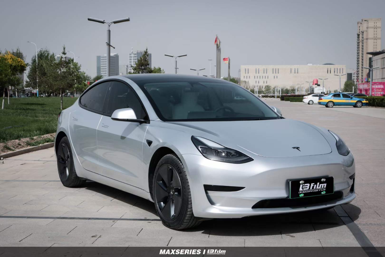 特斯拉Model3汽车贴膜LBFILM改色膜超亮金属太空银