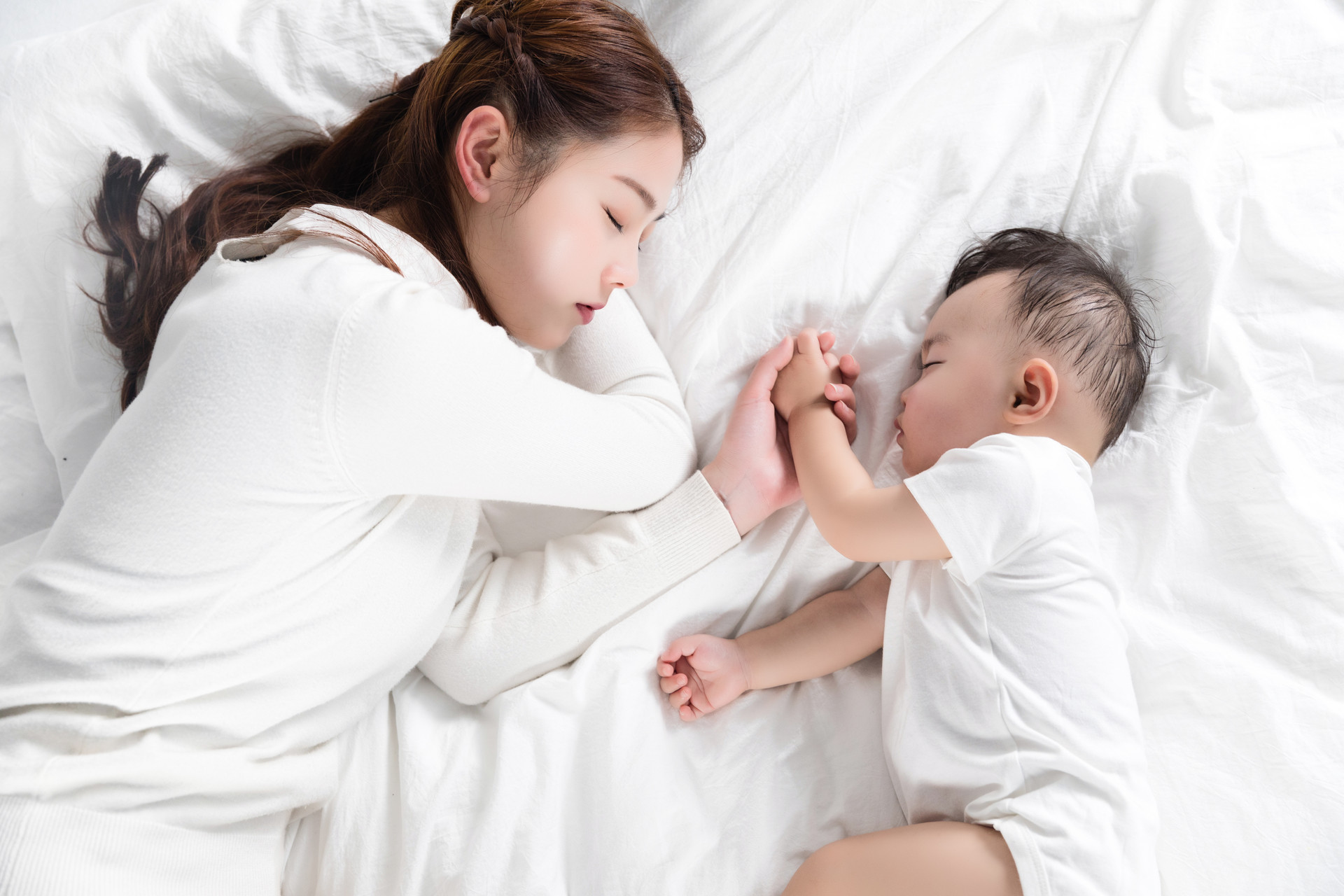 2021年婴幼儿睡眠时间表出炉，你们家娃睡对了吗