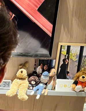 Ella晒与老公相爱相杀日常，怒批老公熬夜打游戏后，贴心帮其刮痧