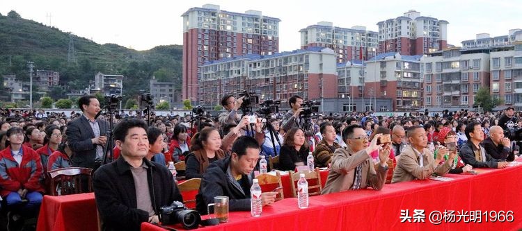 施秉一中：唱响青春   舞动人生