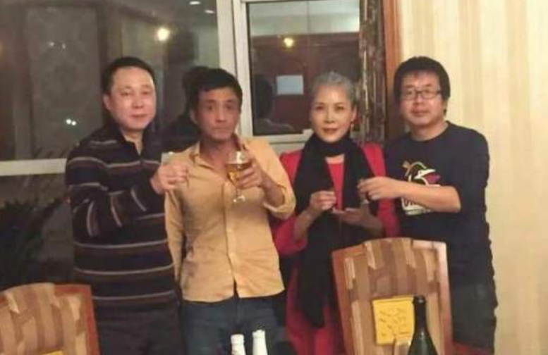 揭颁奖黑幕，破圈内潜规则，因不良爱好走下神坛的田震现状如何？