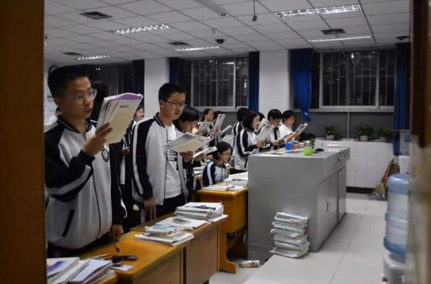 高考阅卷“衡水字体”又火一把，让人豁然开朗，判卷老师不忍扣分