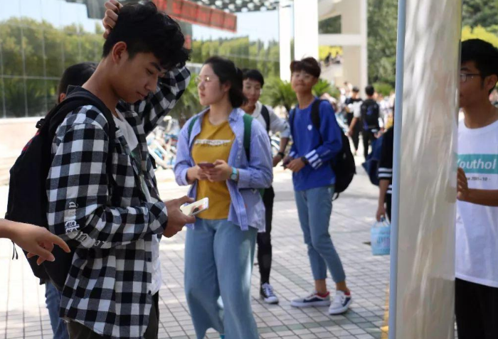 “985”和“普通本科”真正区别？通过4组数据对比，带你理解差别