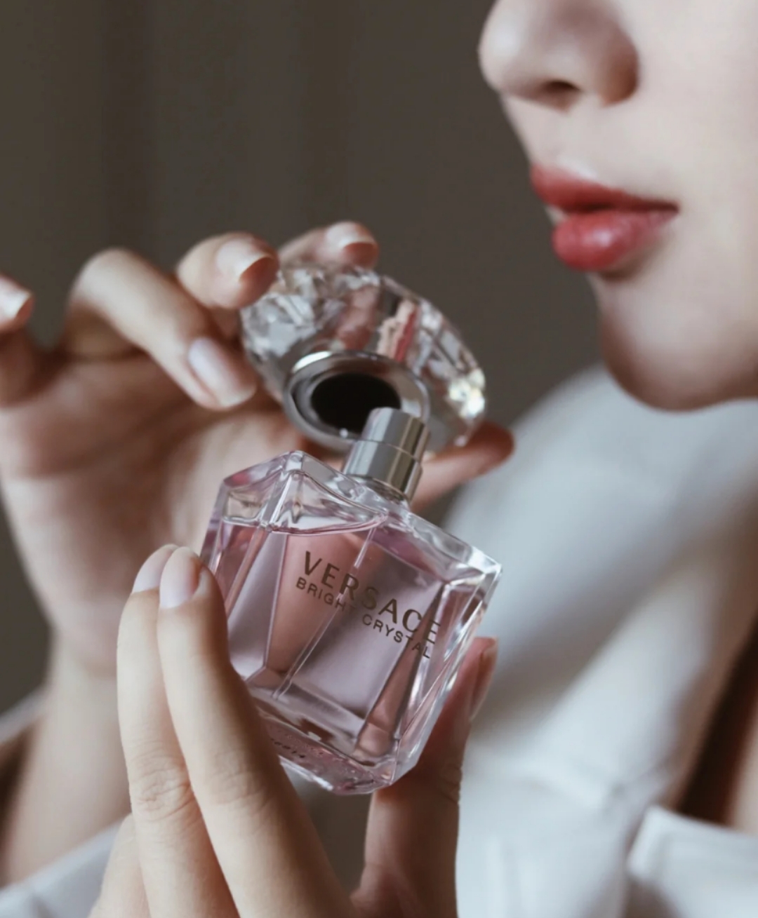 闻香识女人!精致女生不同年龄段的香水选择,25岁用蓝风铃