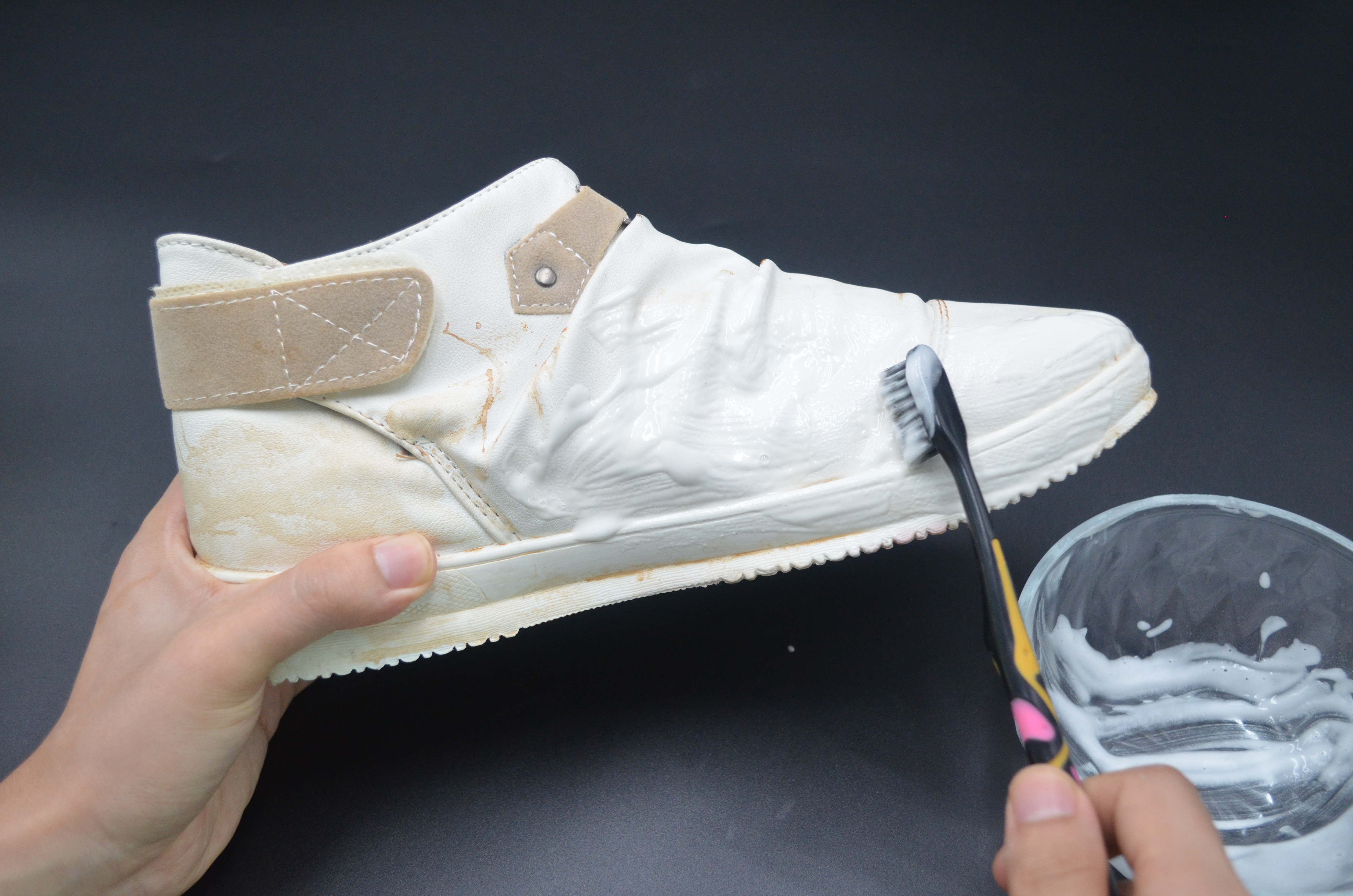 怎么洗白运动鞋 -生活知识库-动动脑