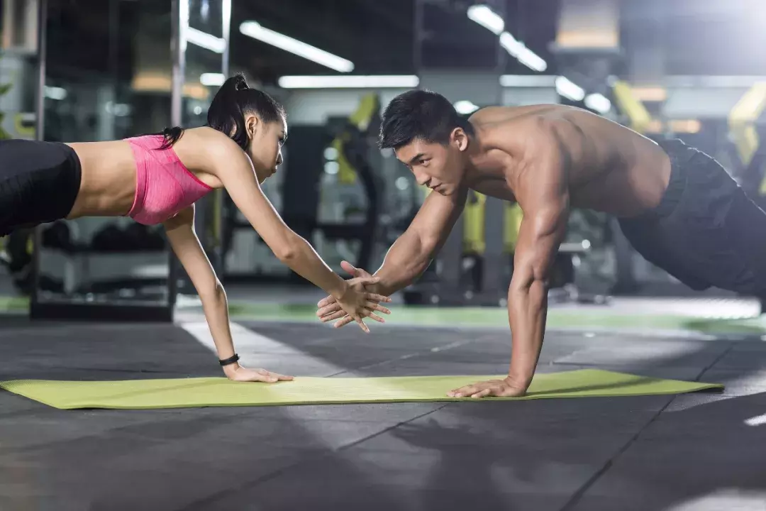 每天坚持1-2分钟平板支撑，一个月后，身体会获得什么好处？