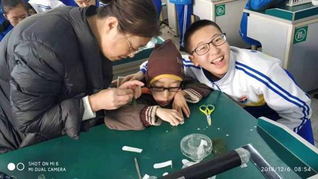 18公斤渐冻症男孩考入北京名校，立志做“中国的霍金”