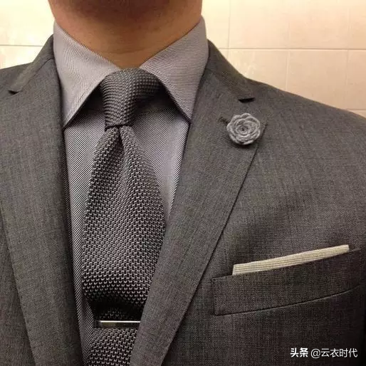 男士领带夹正确位置是在哪里?