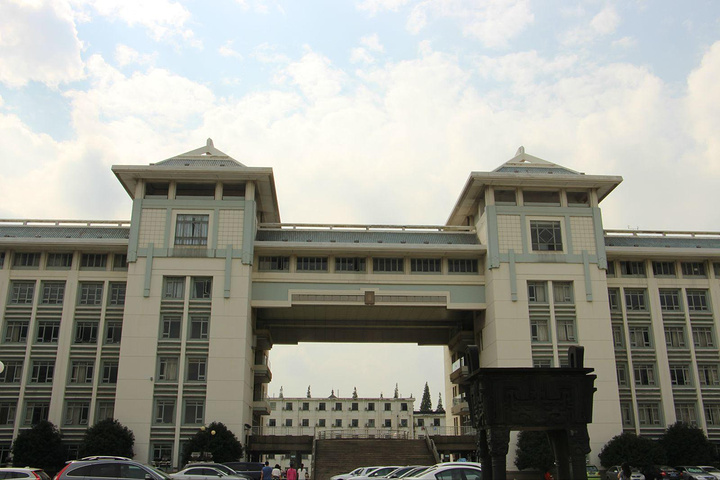 河南3所“臭名远扬”的大学，被人民日报曝光，2021考生避免入坑