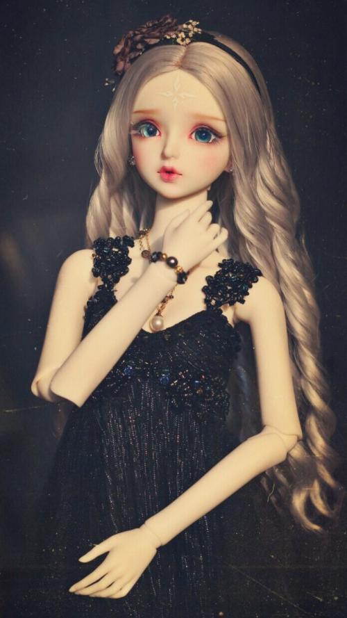 人偶娃娃售价52万元,定制服装可达千元,购买者需提前预约抢购