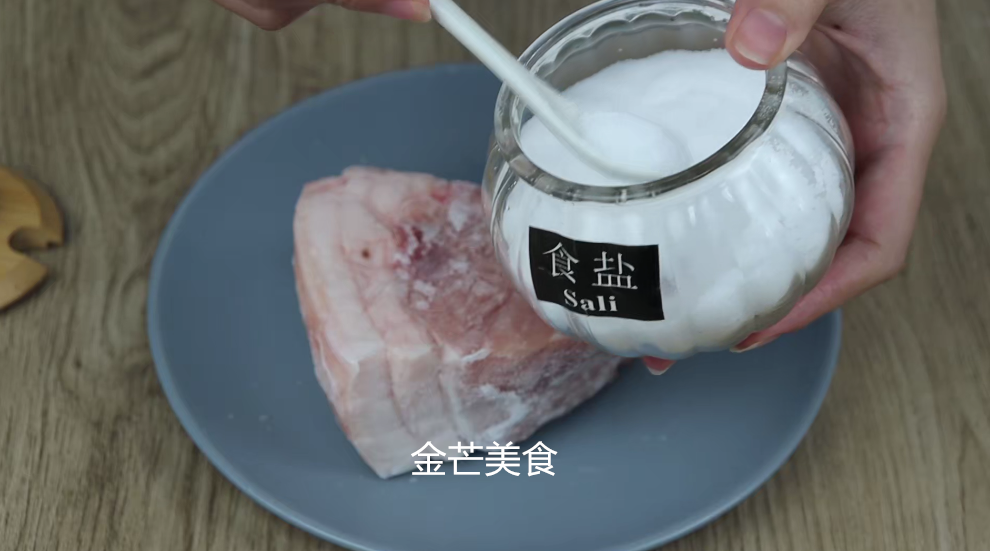 冷冻肉别直接用水泡了，教你一个小方法，快速解冻又新鲜，真实用