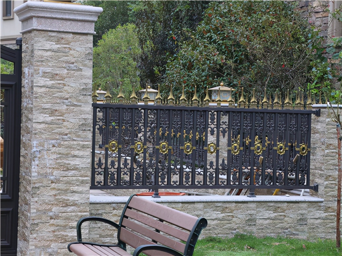 住宅别墅的别墅围墙铝艺栏杆该怎样选择呢？
