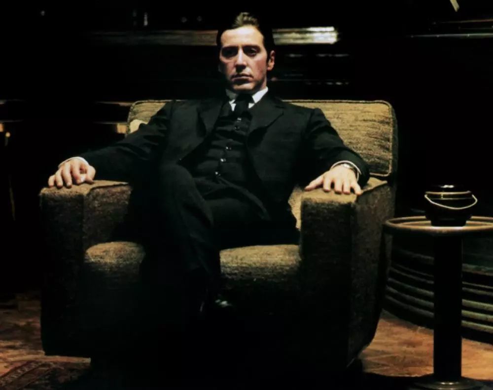 "黑二代"李伯恩炫富,高调宣布恋情