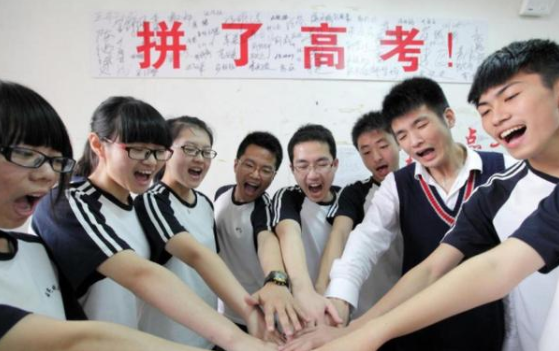 关晓彤“高考成绩”曝出，为什么她明明在拍戏，成绩还能这么好？