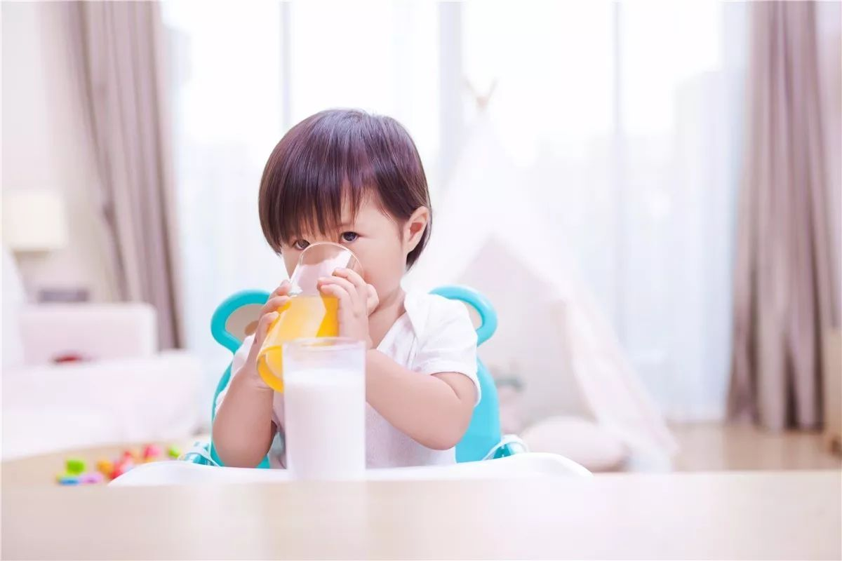 宝宝喝奶那些事：牛奶过敏还是乳糖不耐受？很多宝妈分不清
