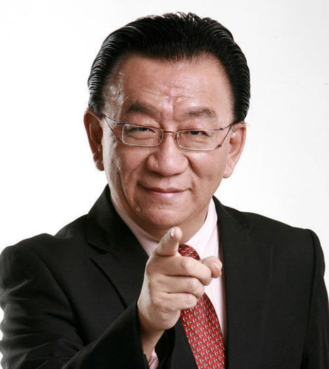 《大马路小胡同》和《顽主》认为侯耀华对角色的诠释与《编辑部的故事