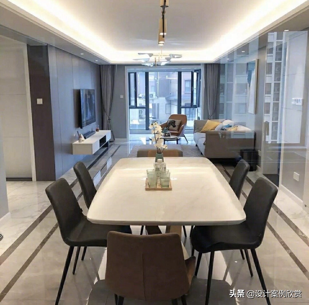 师傅刚完工的11张客厅实景，简约舒适有格调，这回装修有参考了