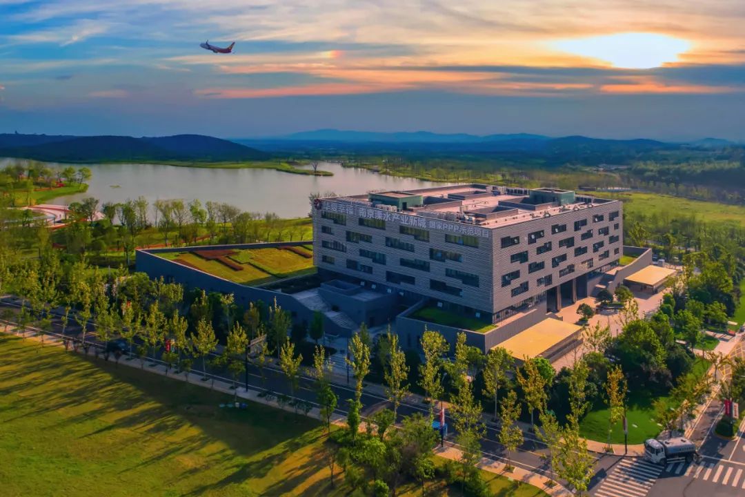 作为美术生，除了九大美院，有什么合适的综合类大学可以报考？