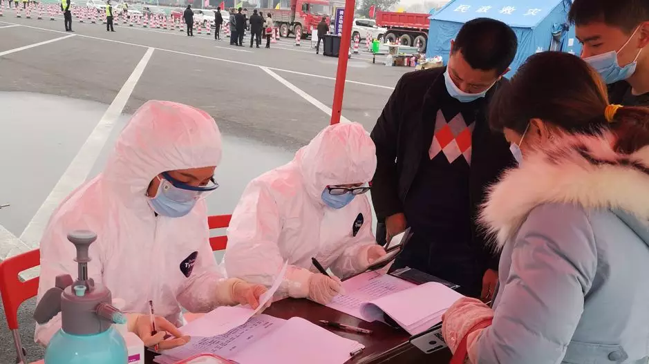 疫情面前，四川护理职业学院毕业生最美逆行引人民日报关注