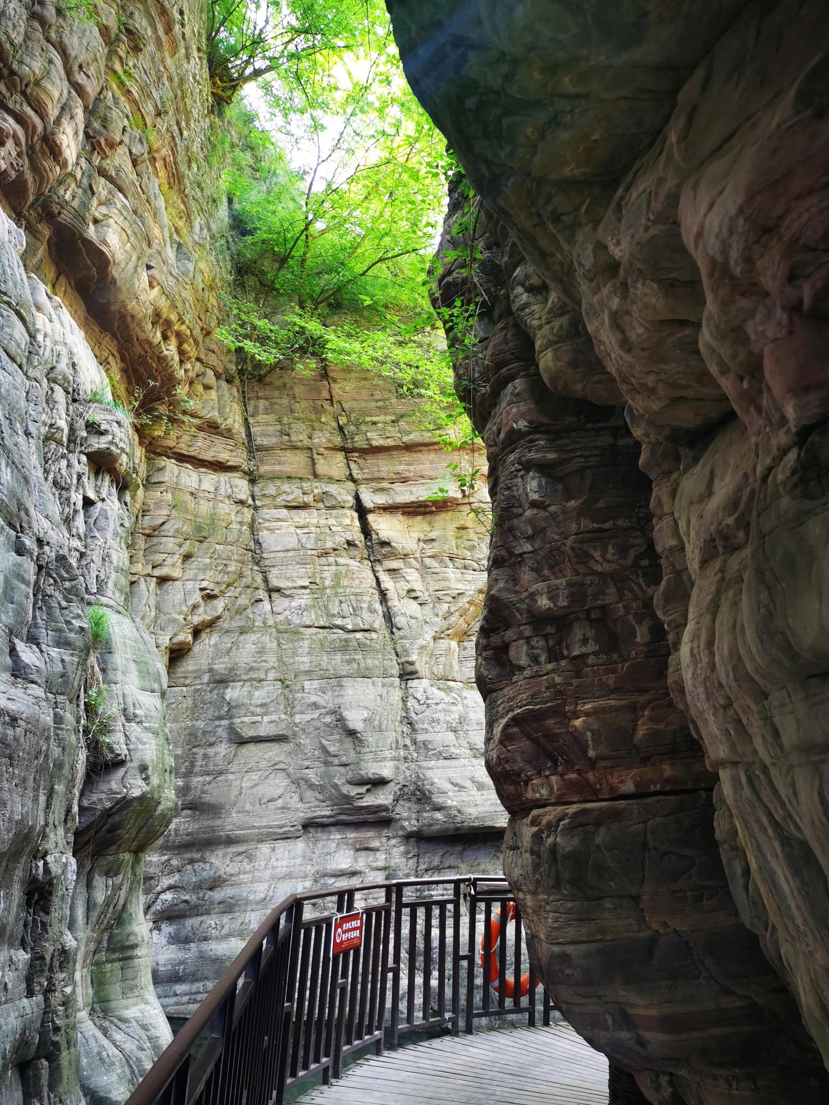 龙潭大峡谷在哪(洛阳龙潭大峡谷,古海奇峡地质画廊,景色不输红石峡,却