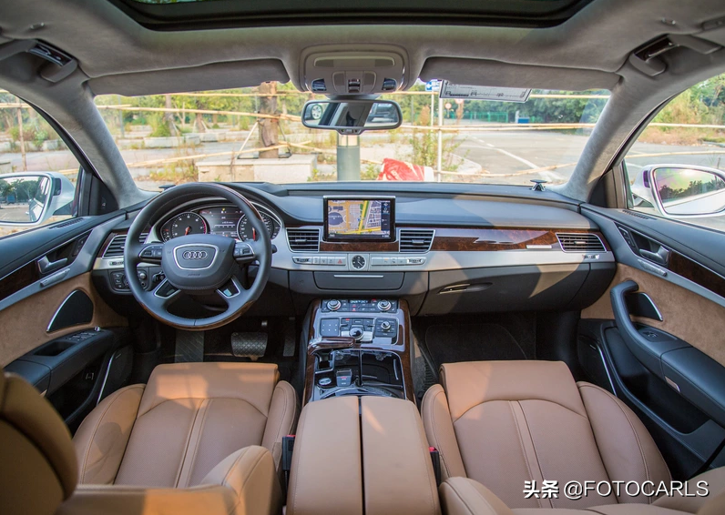 W12版奥迪A8L实拍，最迷人的前脸大灯，比同年奔驰S600L更阔气