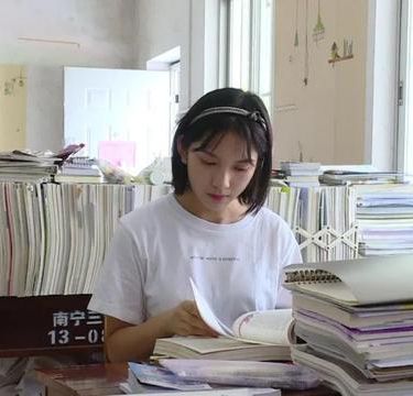 682分的文科状元，才华与颜值并存的她，任性“独宠”北大