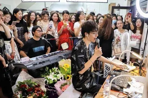 从草根网红到身价上亿！刘宇宁的10年酸楚，和他背后的男人们