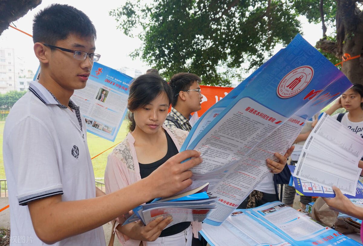 最新消息！10省高考分数线已公布，四川理科一本线521分排首位