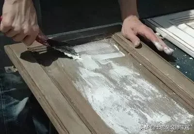 买个门要等一个月？别催了，你的门还要再刷10遍
